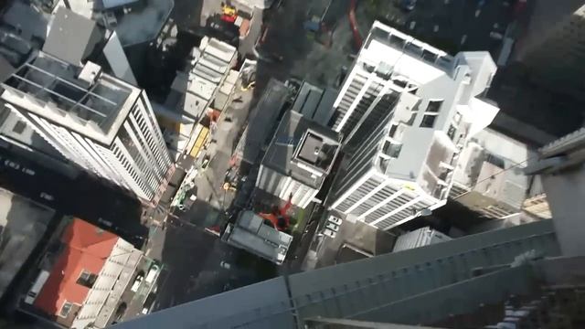 Robin Roberts makes 'once-in-a-lifetime' jump from New Zealand Sky Tower | GMA смотреть онлайн