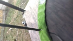 с моей сестрой прыгаем на батуте