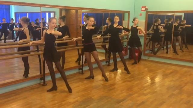 Ронд де жамб партер в еврейском характере. Кулябина А.А.