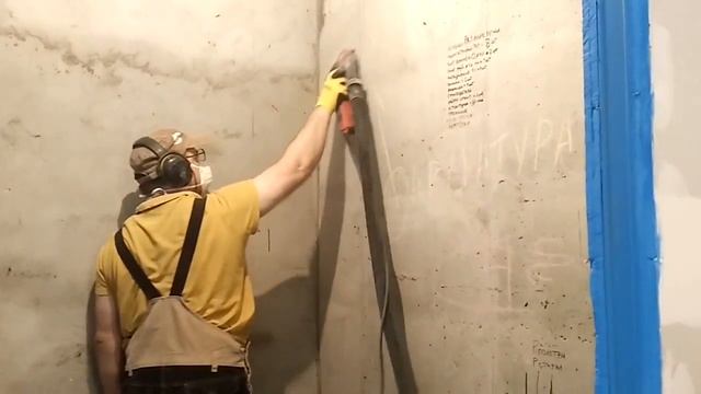 Шлифовка бетонных стен с пылеудалением системой шлифования от Хилти.