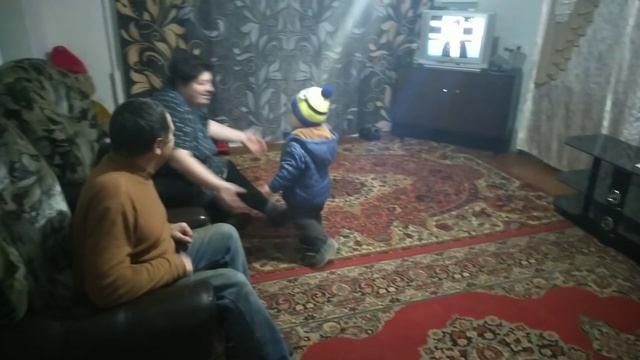 Поездка к стоматологу из деревни в город// начали подготовку дома к новому году. смотреть онлайн