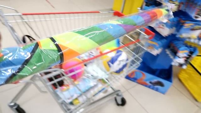 Покупки на лето. Едем в Хэппи Молл смотреть онлайн