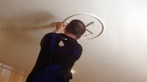как утопить люстру в натяжной потолок