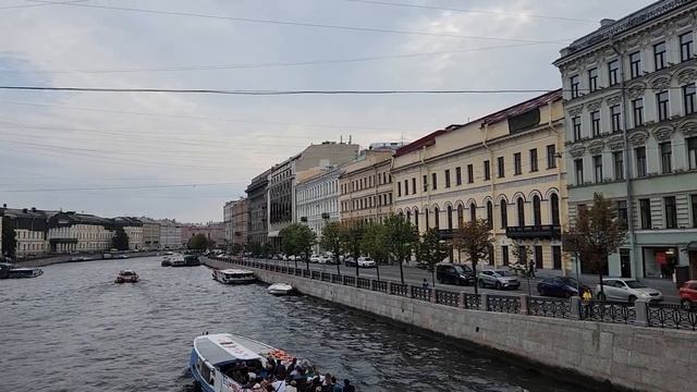 Санкт-Петербург. Вид с моста Белинского. Доходный дом Фокина. Фонтанка. Сентябрь 2023 года. смотреть онлайн