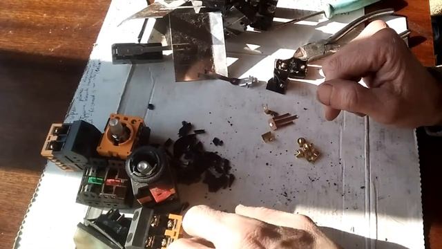 Серебро и латунь в переключателях АМ1701К и кнопках управления ABLF 22.