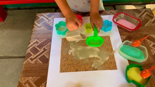 Песочные фантазии. Игры в детском саду с цветным песком в летний период смотреть онлайн