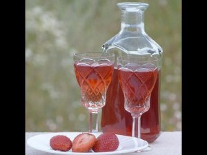 Клубничный ликер(Strawberry liqueur)