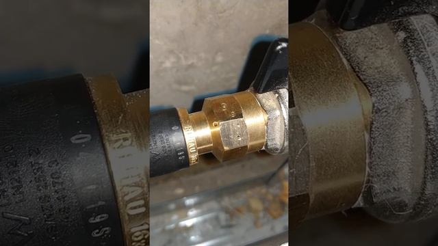 Течь из фитинга Rehau смотреть онлайн