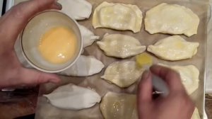 Рецепт пирожков из слоёного теста с картошкой и сосисками