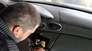 Как поменять лампочки на центральной панели Ford Focus1 седан американец. #RAZNOBOY