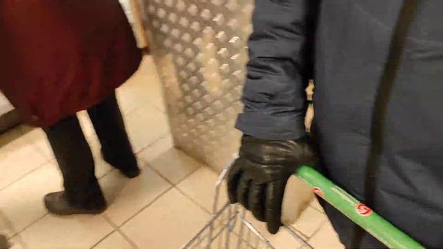 Пятёрочная баба. Там всё дешевле. Не хочу готовить из за цен. смотреть онлайн