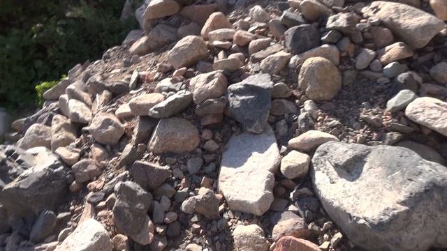 84 В красивых местах можно найти камень циркон