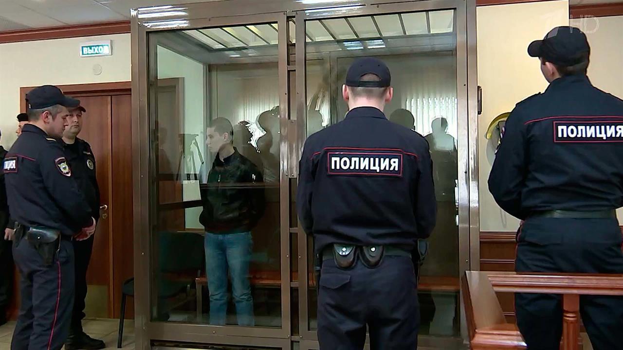 В Москве суд приговорил Максима Климкина к 16 года...жима за организацию убийства родителей и сестры