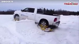 Машина на гусеницах. Гусеницы на авто. Супер проходимость.