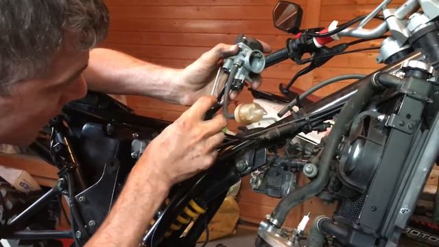 Лайфхак. Как достать из карбуратора хрень, когда под рукой нет Цупратека смотреть онлайн