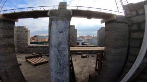 28 заканчиваем кладку стен, выставляем опалубку для колонн, перемычек