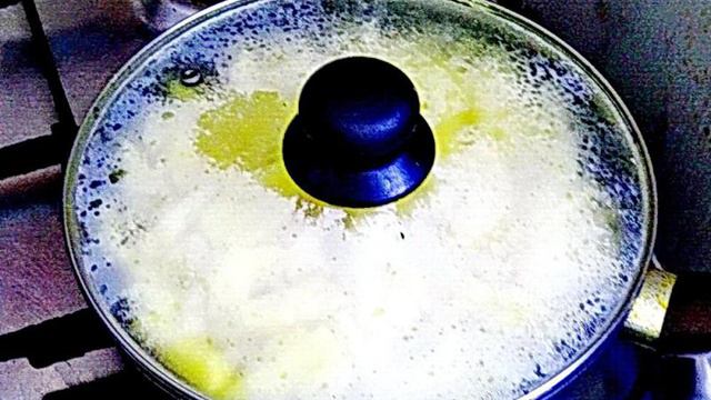 Картошка жареная на сале с луком чесноком и укропом