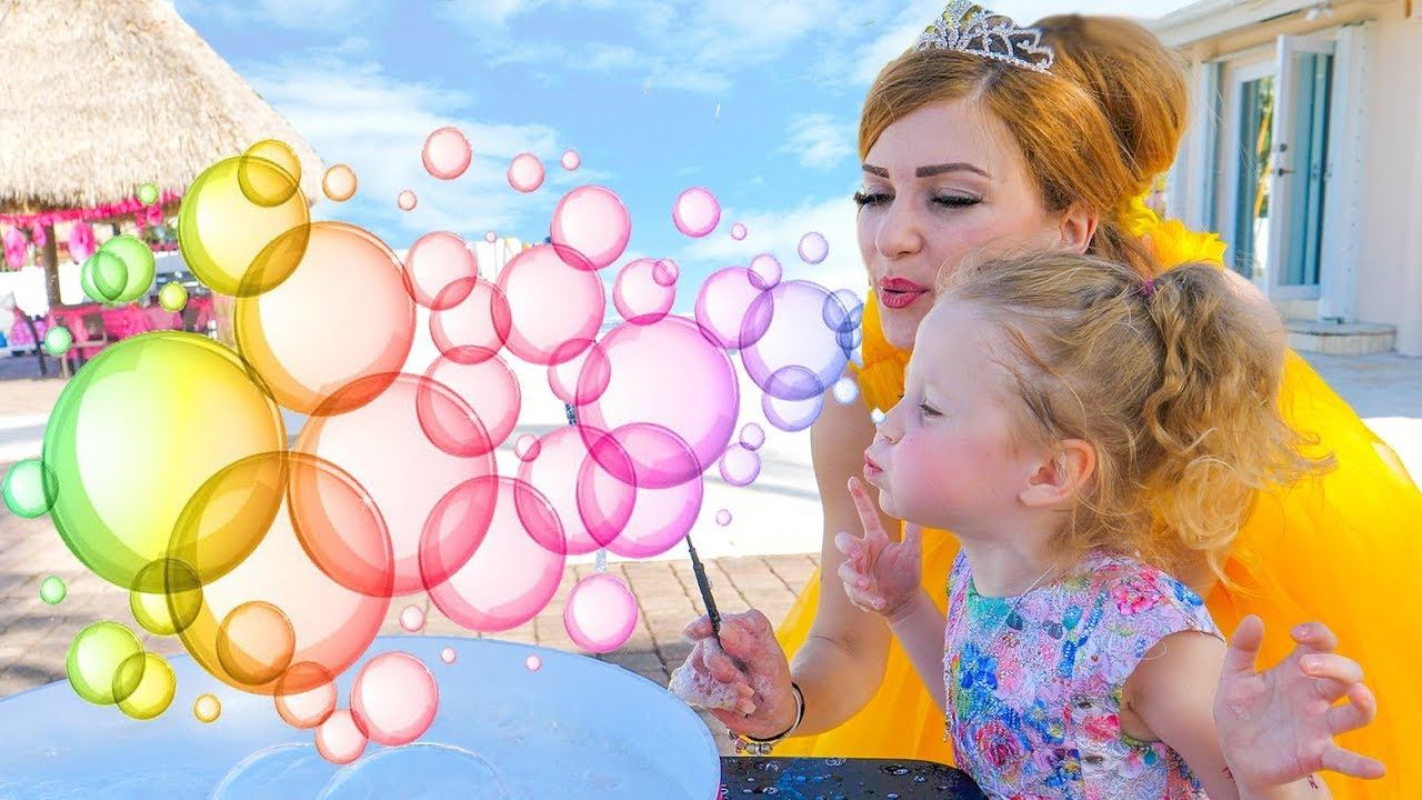 Children play fun with Princesses / Entertainment for kids and Funny Playtime