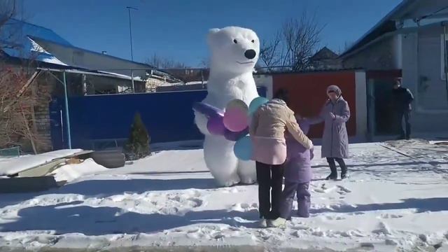 Поздравление от белого медведя. МИШАНЯ ПОЗДРАВЛЯЕТ ВЗРОСЛУЮ ДЕВУШКУ С ДНЕМ ВАРЕНЬЯ!