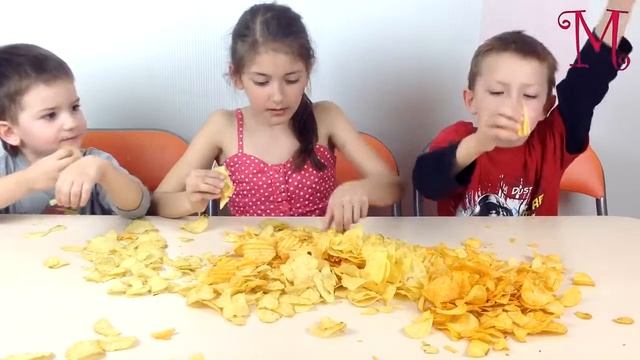 ЧИПСЫ ЧЕЛЕНДЖ пробуем разные вкусы чипсов LAYS (лейс)!!! Кто из Михасиков угадает больше в смотреть онлайн