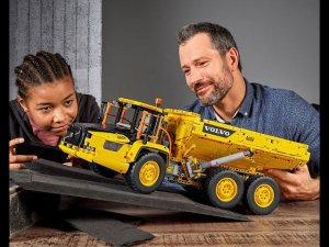 С помощью LEGO Technic сдвинули Volvo A60