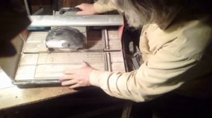 Как отрезать от толстого куска оргстекла тонкую, ровную полоску