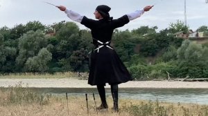 Танец с кинжалами