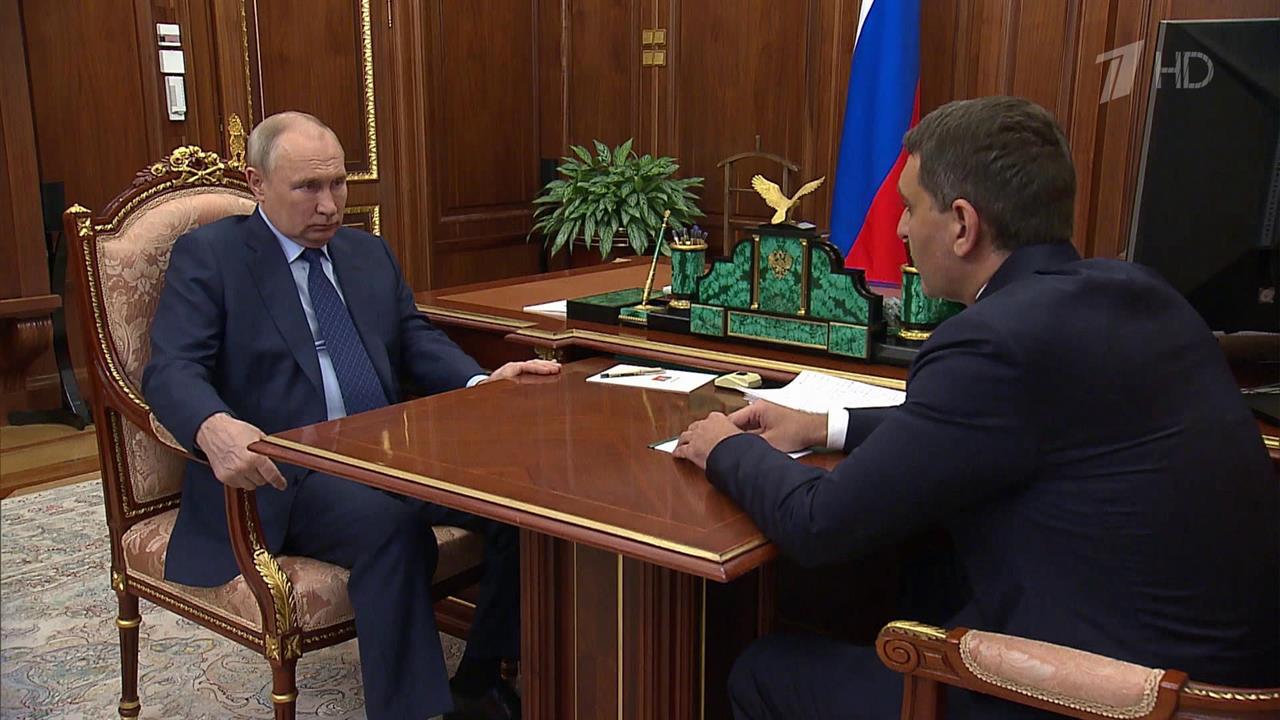 Владимир Путин провел встречу с главой компании "Россети" Андреем Рюминым