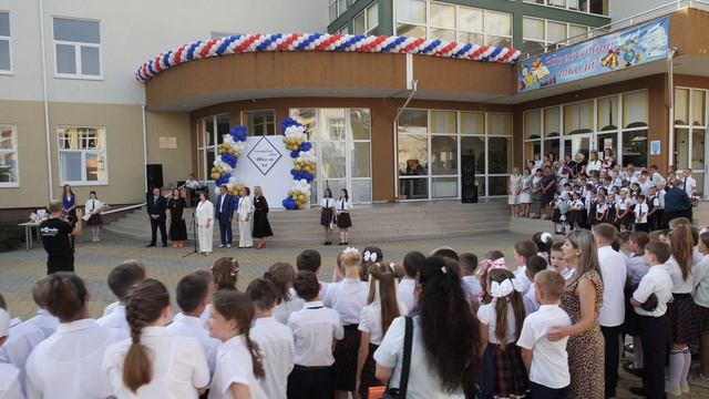 Первый звонок в школе №84