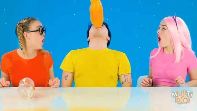 Едим Без рук vs Одной рукой vs Двумя руками Челлендж #1 | Смешные ситуации с едой от Multi DO смотреть онлайн