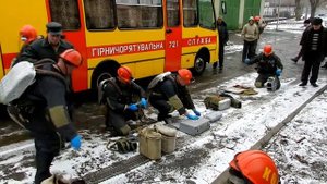 Подготовка к спуску в шахту