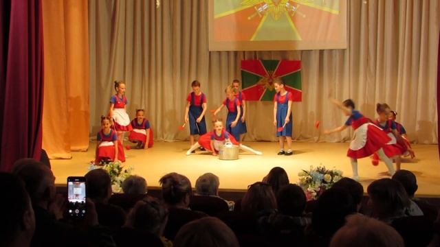 "Светлячки" - танец "Поварята" смотреть онлайн