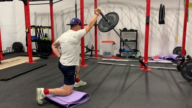 Жим лендмайн 1/2 колена смотреть онлайн