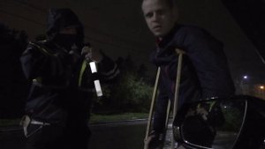 Пассажир на костылях разогнал ночных разводил / ИДПС Капитан слетел с катушек