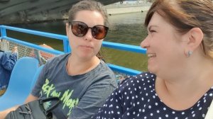 На теплоходе по Москва-реке/ Туалет 50 рублей/ Полно народу/ С экскурсией интереснее.