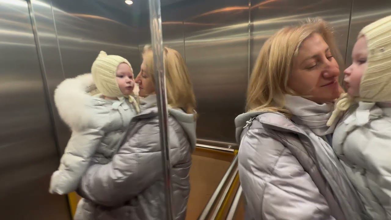 ТОМА И ЕВА В ШКОЛЕ. МАМА С ОЛЕЙ ГОТОВЯТ КУШАТЬ. МАМА НА РАБОТЕ. #работа #сестричкиильины #детский