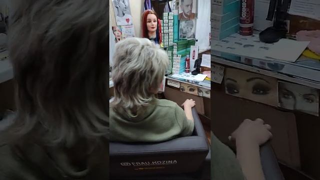 Постригли стрижку Комета сделали мелирование через шапочку смотреть онлайн