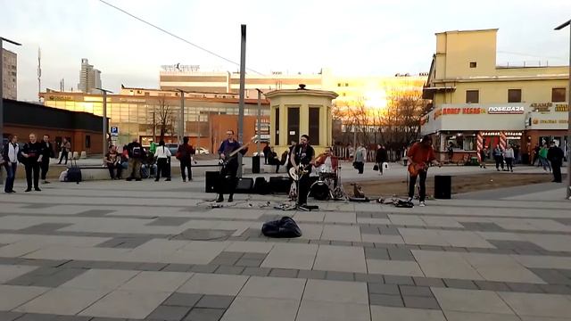 Уличный рок, Песня плывет (М.Электрозаводская)