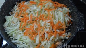 Кето пирожки с капустой и фаршем в духовке