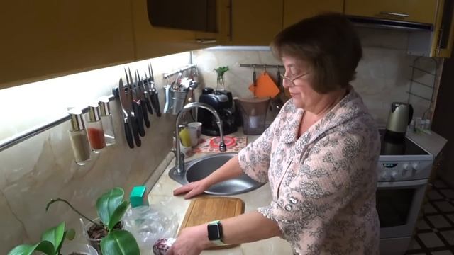 Сломались часы / Разбила телефон / Готовлю подарки / Пробую колбаску 16 ноября 2022 г. смотреть онлайн