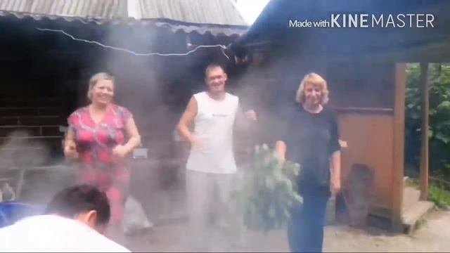 Танцы обниманцы, танцуют вокруг испанцы)))