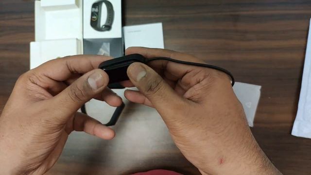 Xiaomi Mi Band 4 Unboxing, Setup & Pairing - Best Budget Fitness Band???
