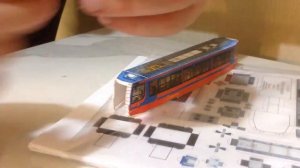 Склеиваем с папой модель трамвая из картона