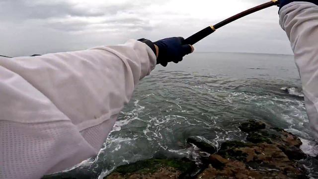 Морская рыбалка с берега в Южной Корее