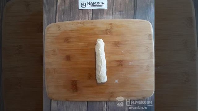 Лодочки из готового дрожжевого теста с сырной начинкой
