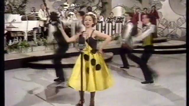 Lena Zavaroni sings 'Sweet Georgia Brown' 1981 смотреть онлайн
