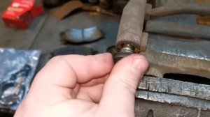 Ревизия пальцев суппорта.