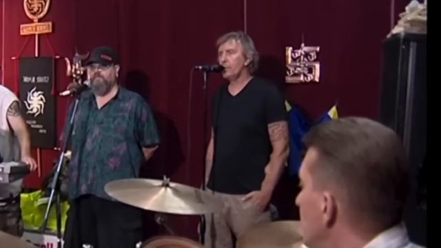 Тягнибок как всегда выползает вовремя... смотреть онлайн