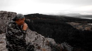 Игра на окарине. Завораживающий вид с горы. Playing the ocarina on the mountain.