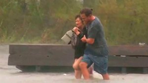 На юге США штормовой ветер сменился ливнями